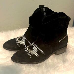 NWOT Musse & Cloud Ginger Ankle western Boots Black Suede Silver Embroidery
